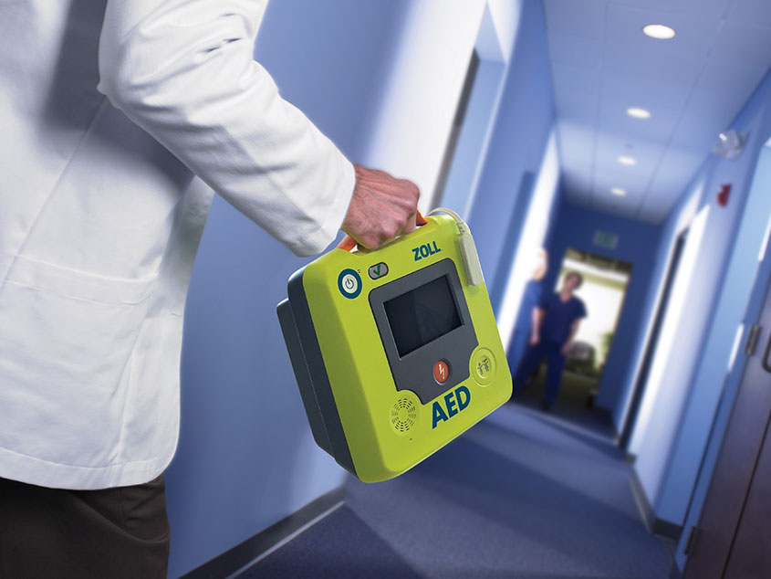 Defibrillator ZOLL AED 3 AED 3 im Einsatz
