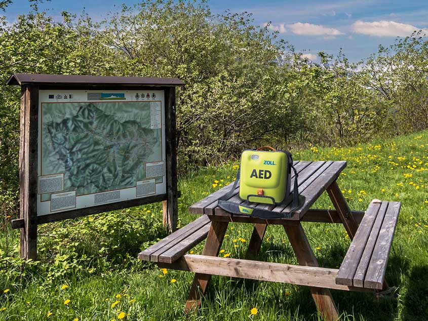 Gemeinden sollten mit Defibrillatoren ausgerüstet sein. Defibrillatoren für Gemeinden