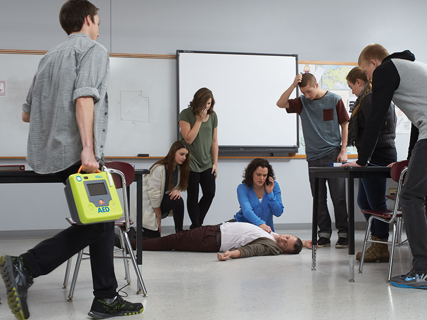 Schulen sollten mit Defibrillatoren ausgestattet sein. Defibrillatoren für Schulen