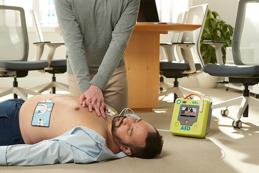 Defibrillatoren für Laien AED 3 im Einsatz