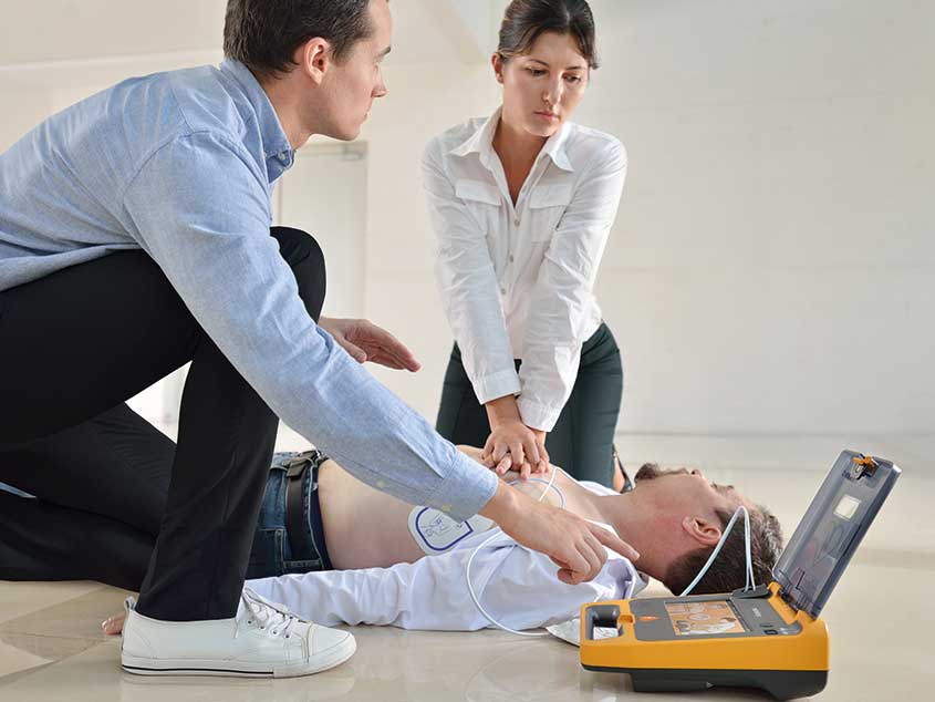 im Einsatz bei einem Notfall Mindray C2 Defibrillator