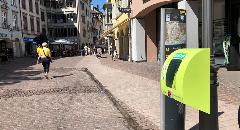 Können AEDs im Freien aufbewahrt werden?