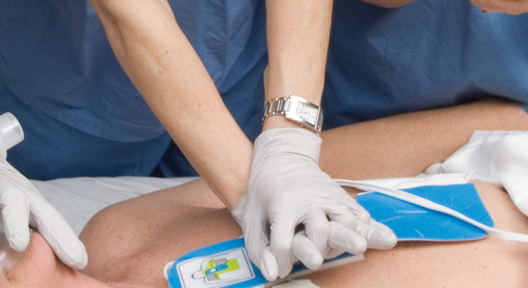 Was ist eine Herzdruckmassage (CPR) überhaupt und wieso ist sie wichtig? Was ist eine Herzdruckmassage (CPR) überhaupt und wieso ist sie wichtig?