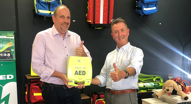 Der 20'000 Defibrillator geht an …? Der 20'000 Defibrillator geht an …?