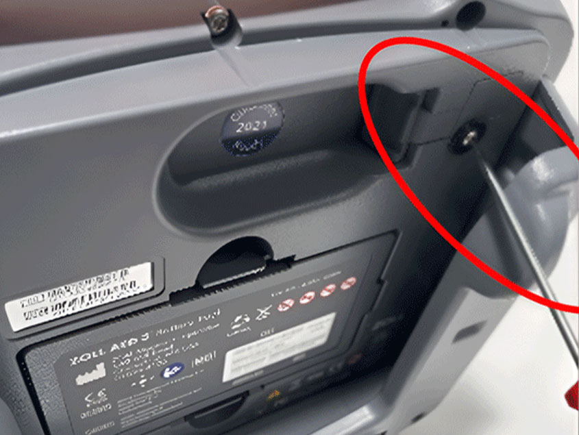 Schraube von der Gummidichtung entfernen